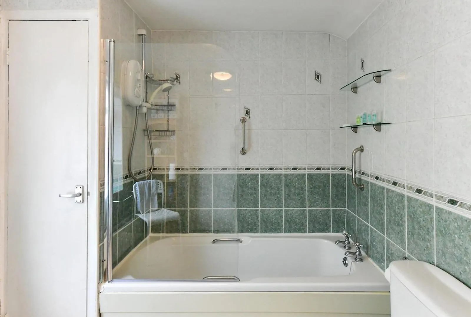 Cosy 2 Bed Home In Canton Pass The Keys Cardiff 0*,  United Kingdom