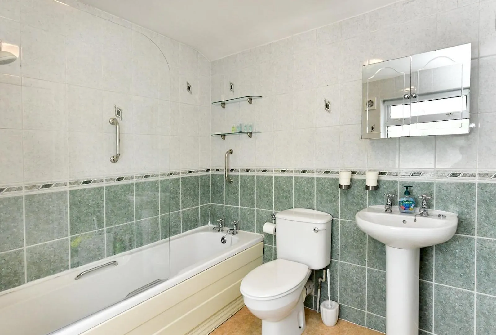Holiday home Cosy 2 Bed Home In Canton Pass The Keys Cardiff